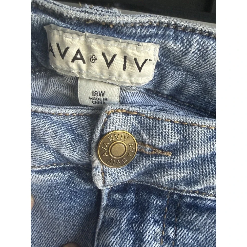 Ava & Viv Women's Shorts 18W Light Wash Blue Denim Distressed 5-Pocket